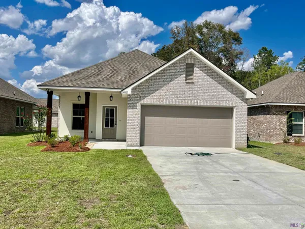 $1,700 | 14001 Barrington Avenue, Denham Springs, LA 70726