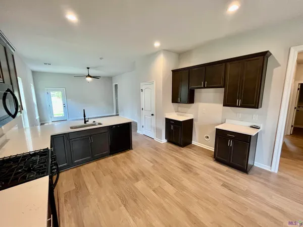 $1,700 | 14001 Barrington Avenue, Denham Springs, LA 70726