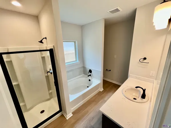 $1,700 | 14001 Barrington Avenue, Denham Springs, LA 70726