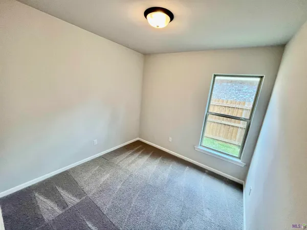 $1,700 | 14001 Barrington Avenue, Denham Springs, LA 70726