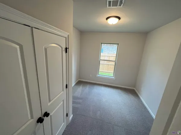 $1,700 | 14001 Barrington Avenue, Denham Springs, LA 70726