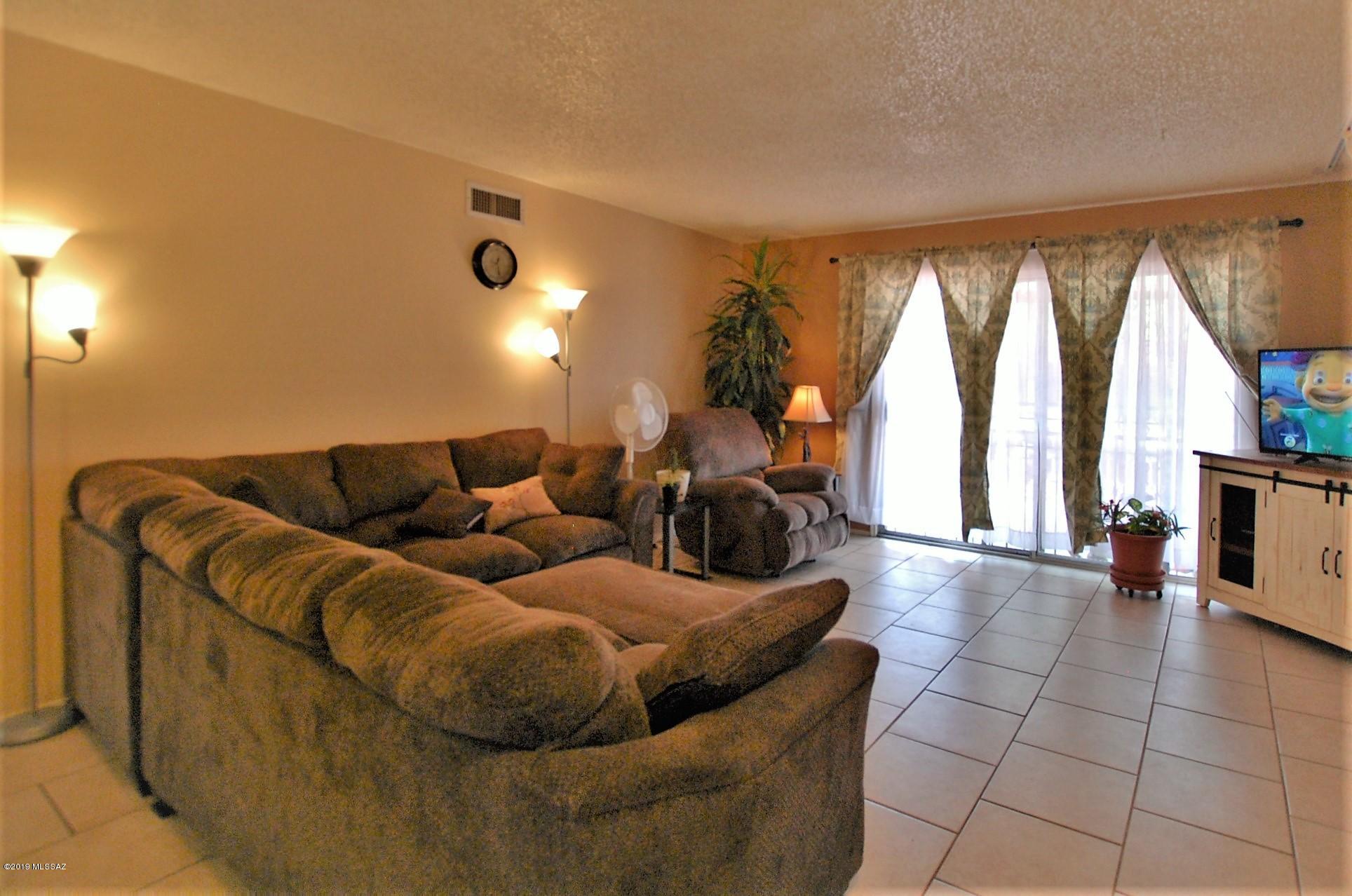 924 South Pantano Road Tucson, AZ 85710 - Photo 5 of 25 Gallery Image 5
