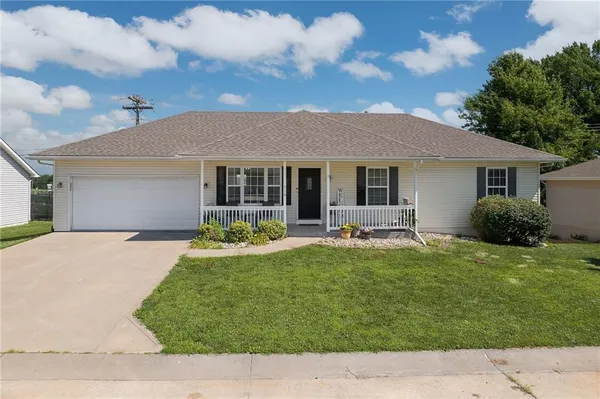 $299,000 | 714 Harris Lane, Cameron, MO 64429