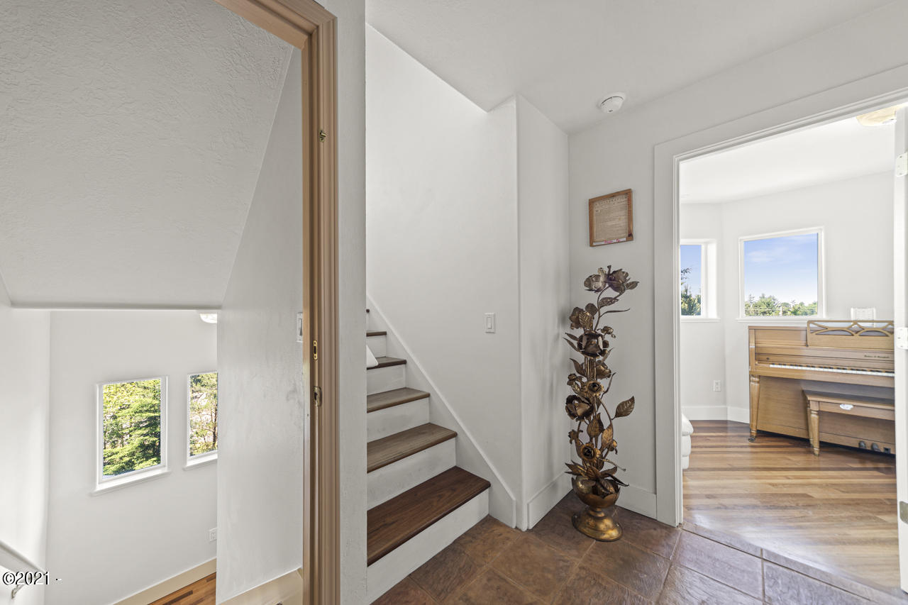 2002 Northwest View Ridge Drive Waldport, OR 97394 - Photo 18 of 49 stairs to lower level