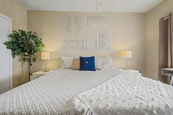 $295,000 | 3830 East Lakewood Parkway East, Unit 2117, Phoenix, AZ 85048