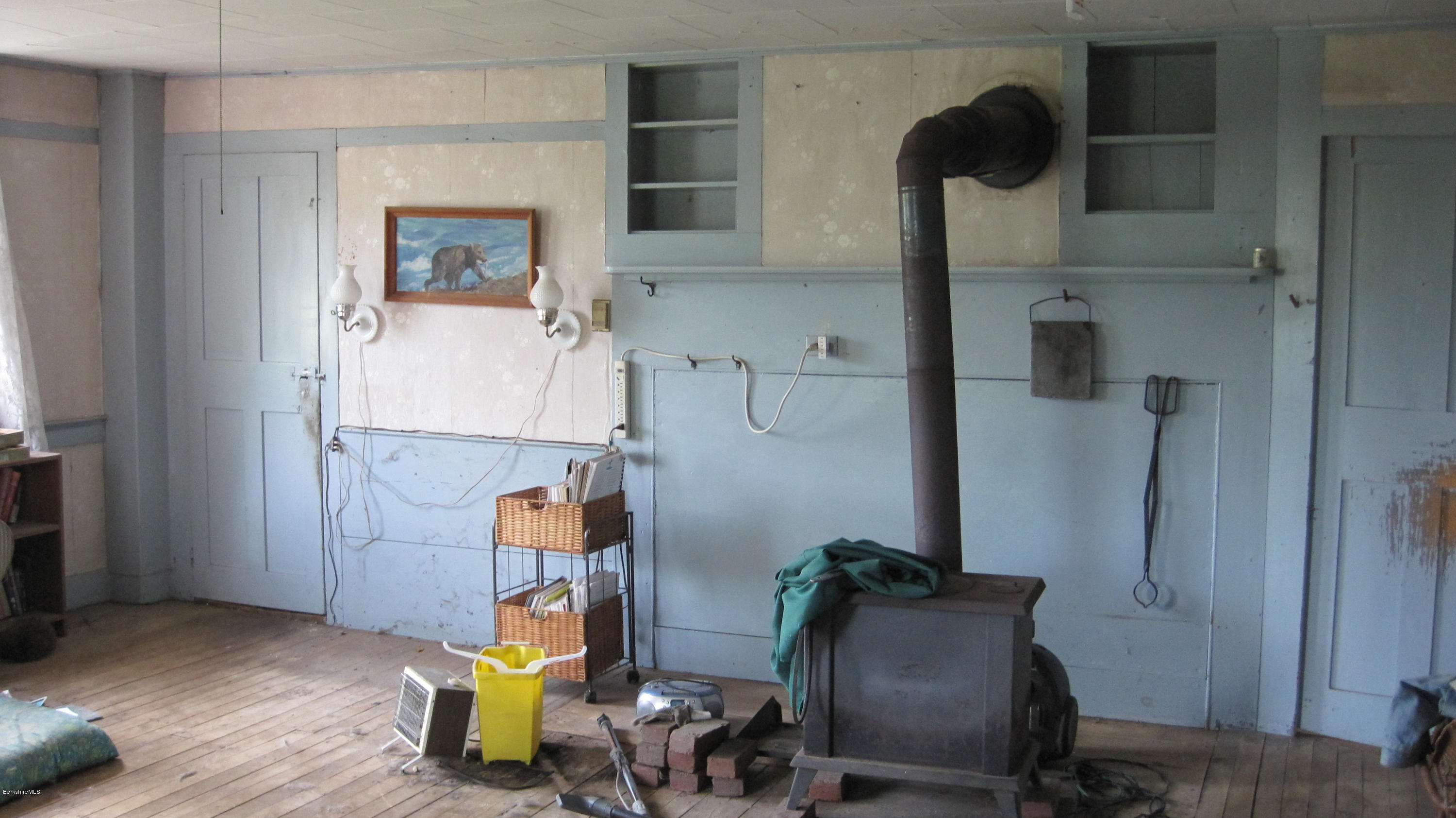 67 Briar Road Savoy, MA 01256 - Photo 3 of 6 a workspace with furniture and mirror