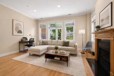 $525,000 | 819 Foster Street, Unit 1S, Evanston, IL 60201