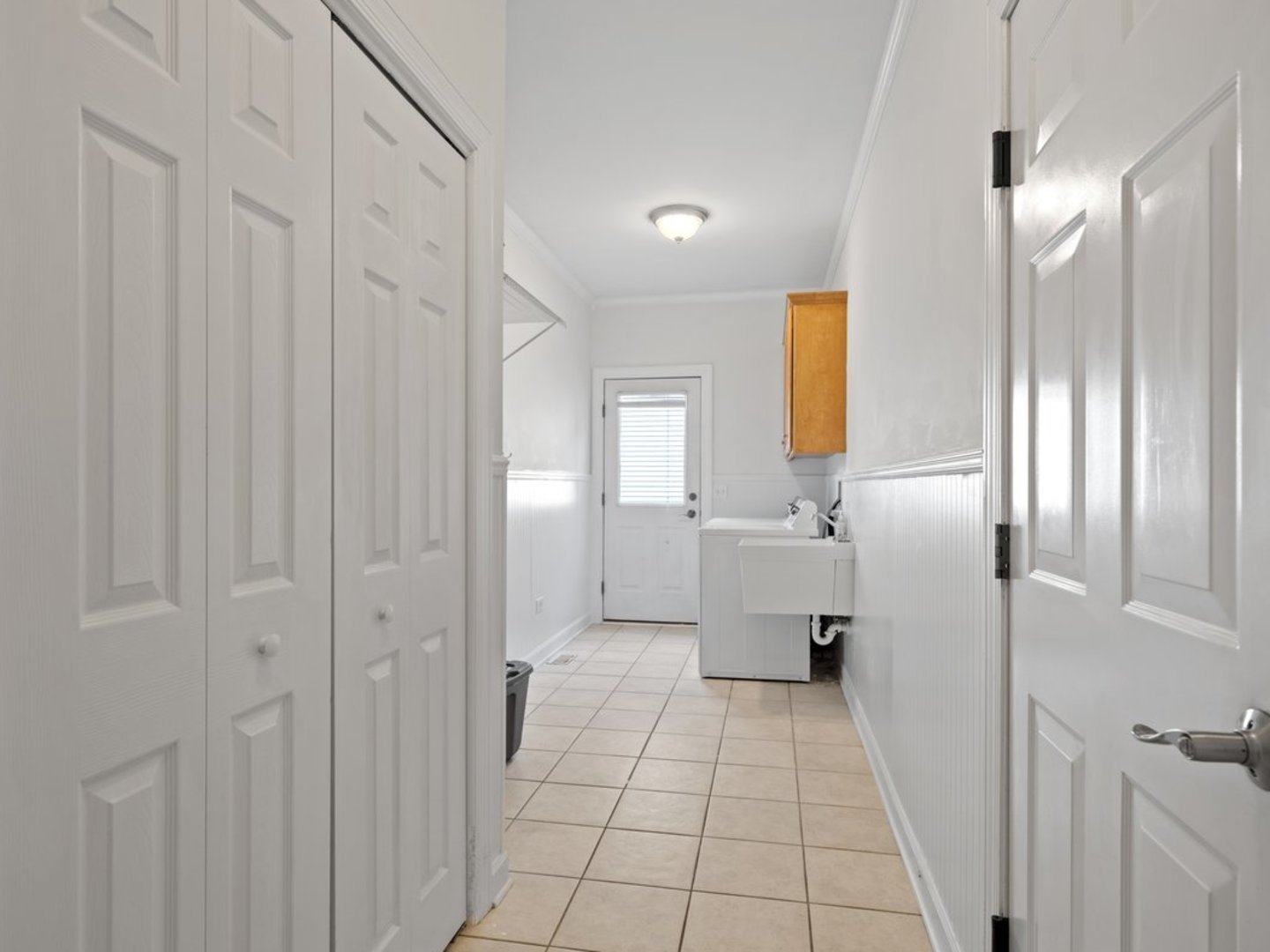 3035 Rollingridge Road Naperville, IL 60564 - Photo 14 of 28 a bathroom with a sink a toilet and a shower