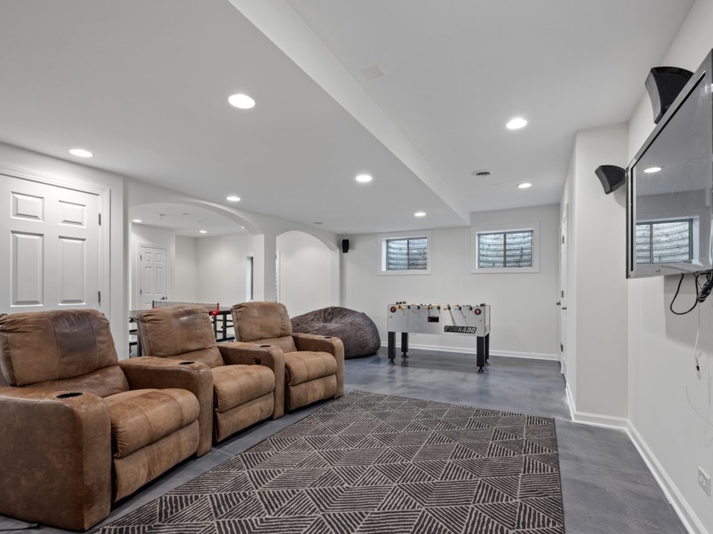 3035 Rollingridge Road Naperville, IL 60564 - Photo 22 of 28 a living room with furniture