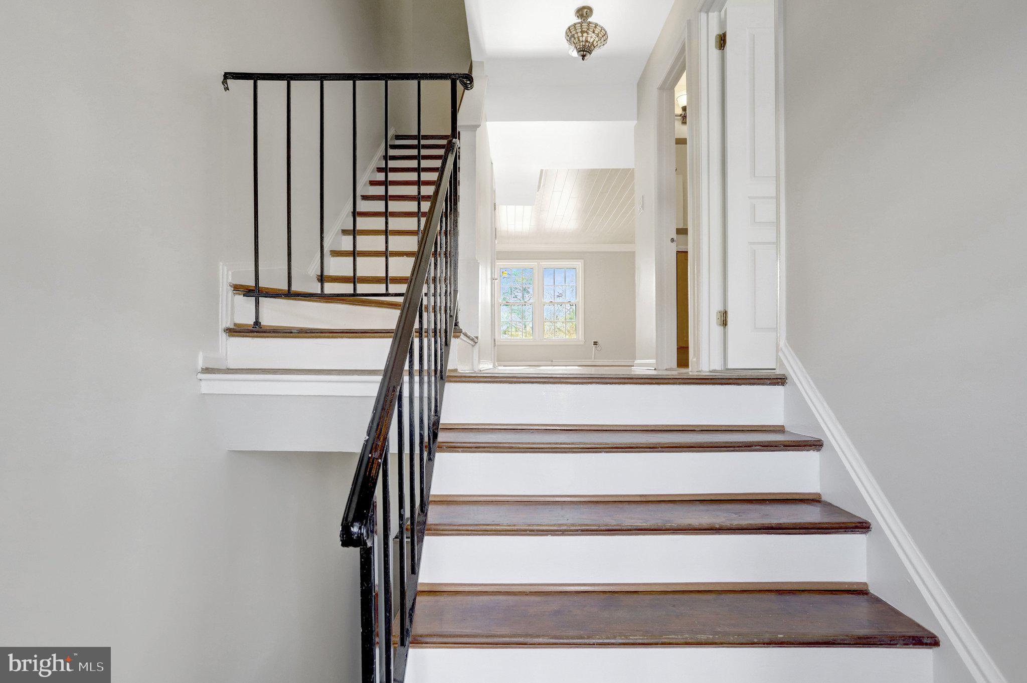 8070 Powderbrook Lane Springfield, VA 22153 - Photo 5 of 59