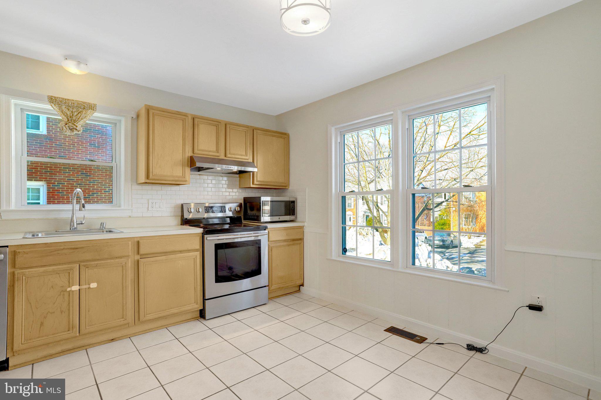 8070 Powderbrook Lane Springfield, VA 22153 - Photo 7 of 59