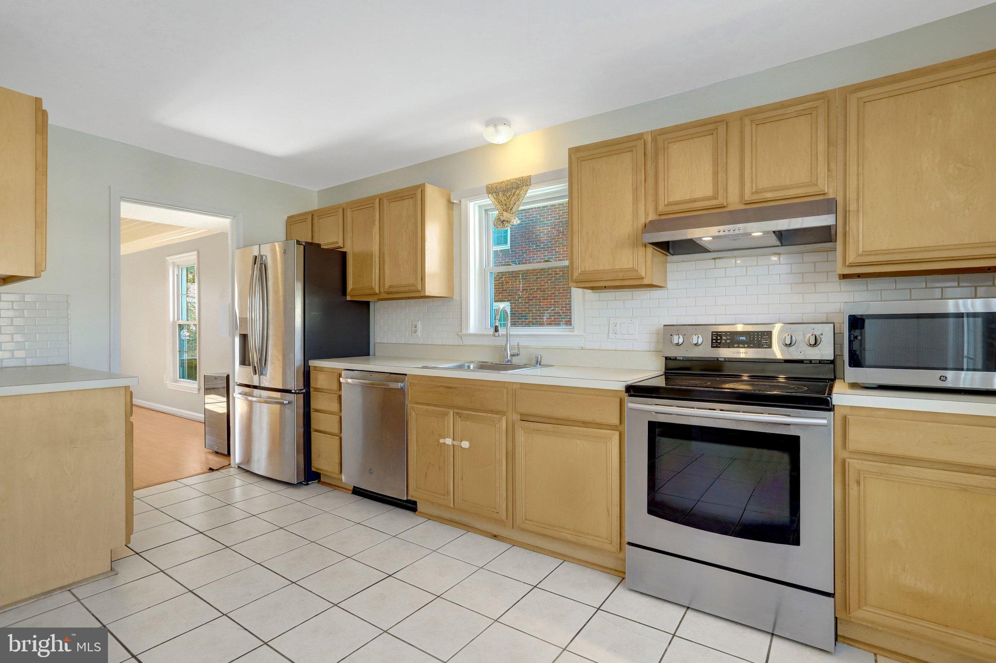 8070 Powderbrook Lane Springfield, VA 22153 - Photo 8 of 59