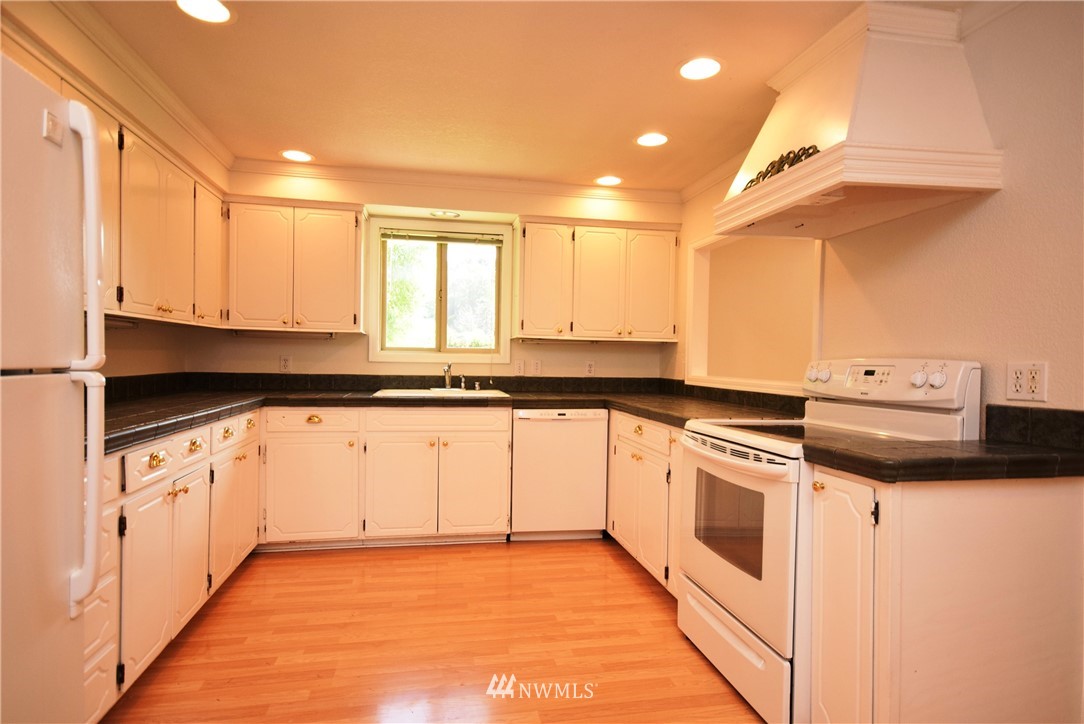 1905 West Hendrickson Road Sequim, WA 98382 - Photo 8 of 20