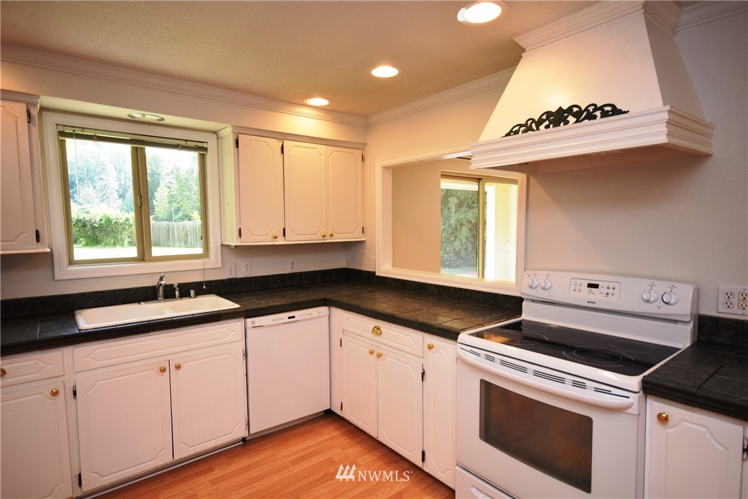 1905 West Hendrickson Road Sequim, WA 98382 - Photo 9 of 20