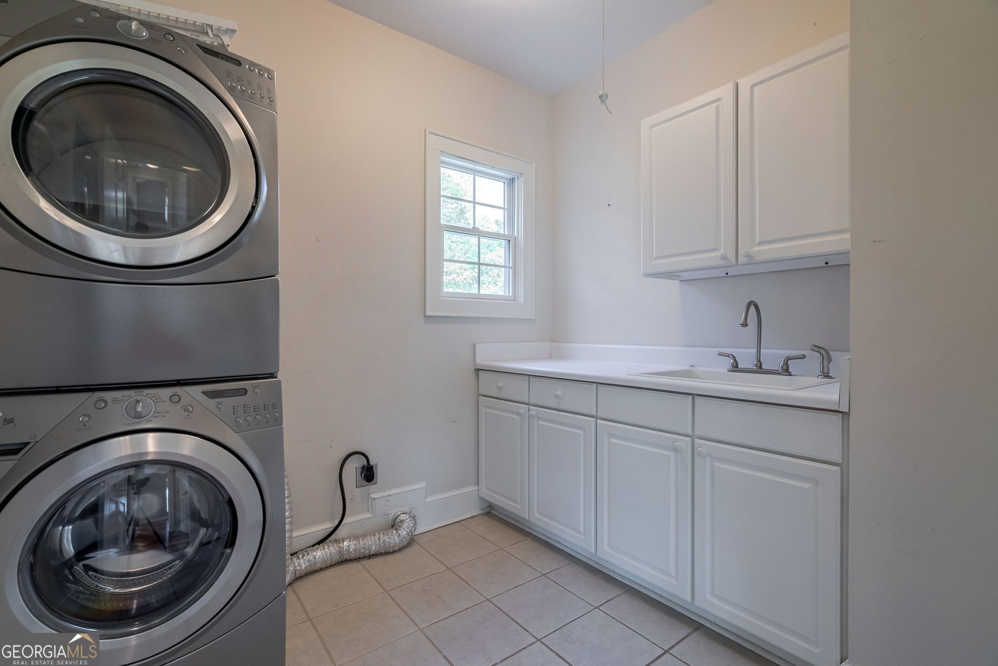 1761 Farmington Road Madison, GA 30650 - Photo 21 of 61 a utility room with sink dryer and washer