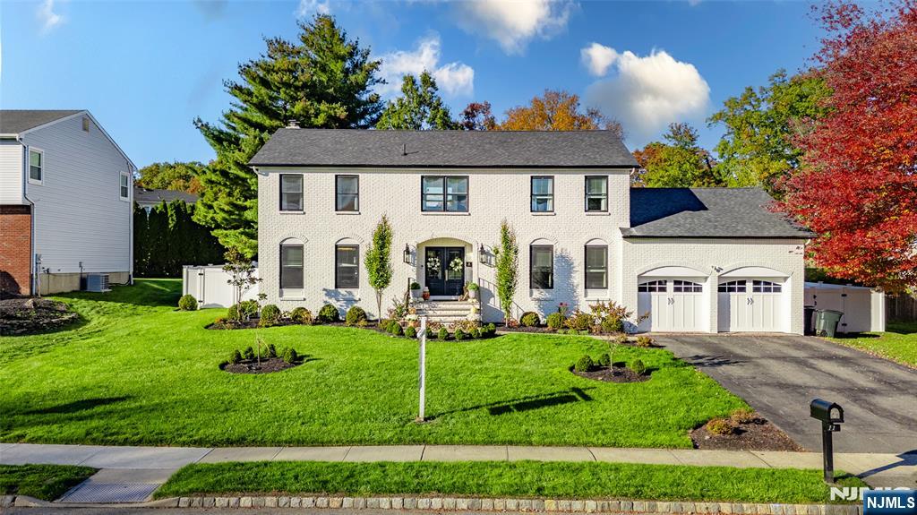 11 Robin Hood Way Wayne, NJ 07470 - Photo 1 of 36 a front view of a house with a yard
