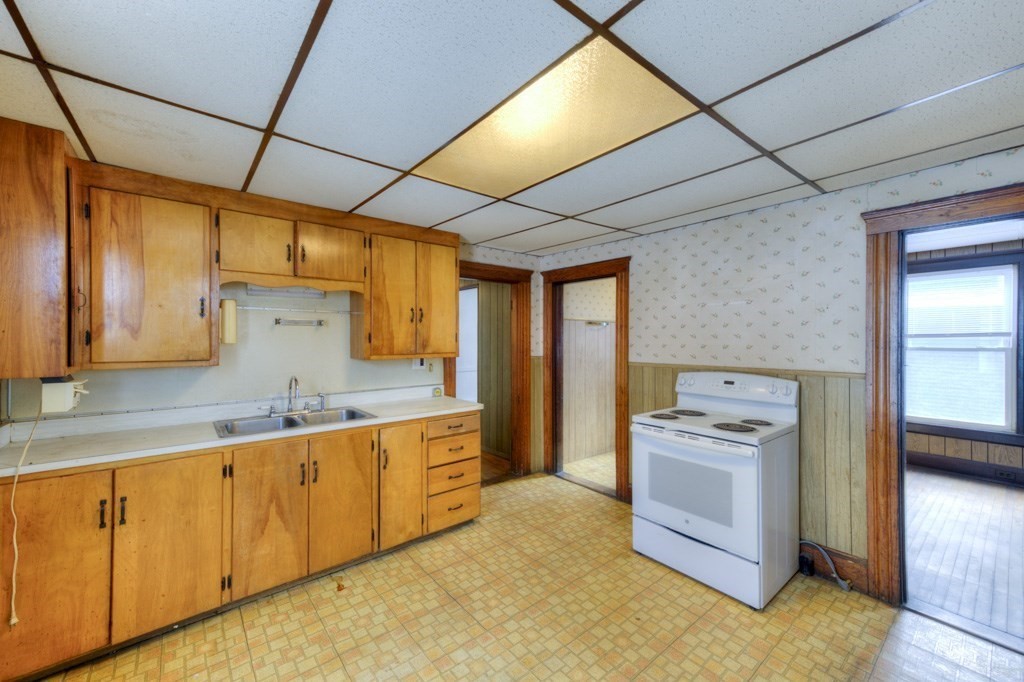 65 Paine Street Worcester, MA 01605 - Photo 20 of 36