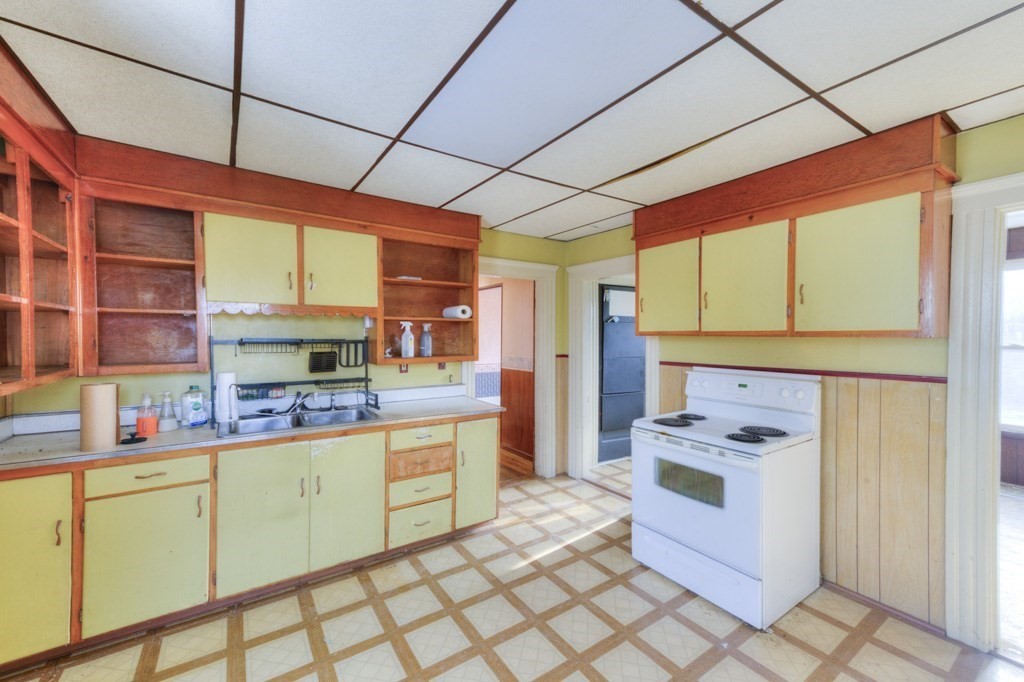 65 Paine Street Worcester, MA 01605 - Photo 22 of 36