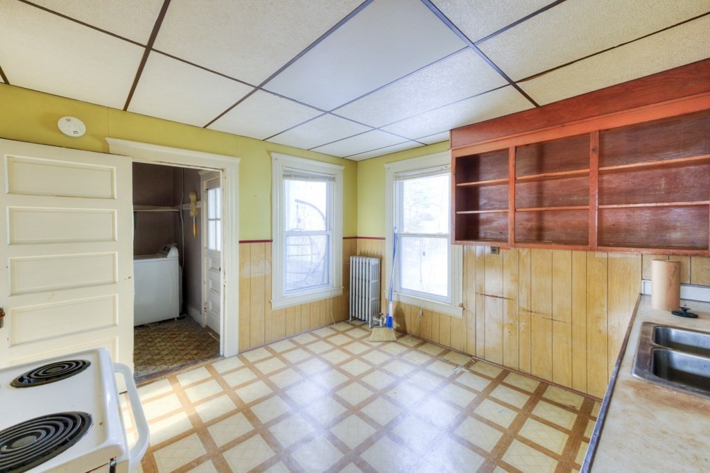 65 Paine Street Worcester, MA 01605 - Photo 24 of 36