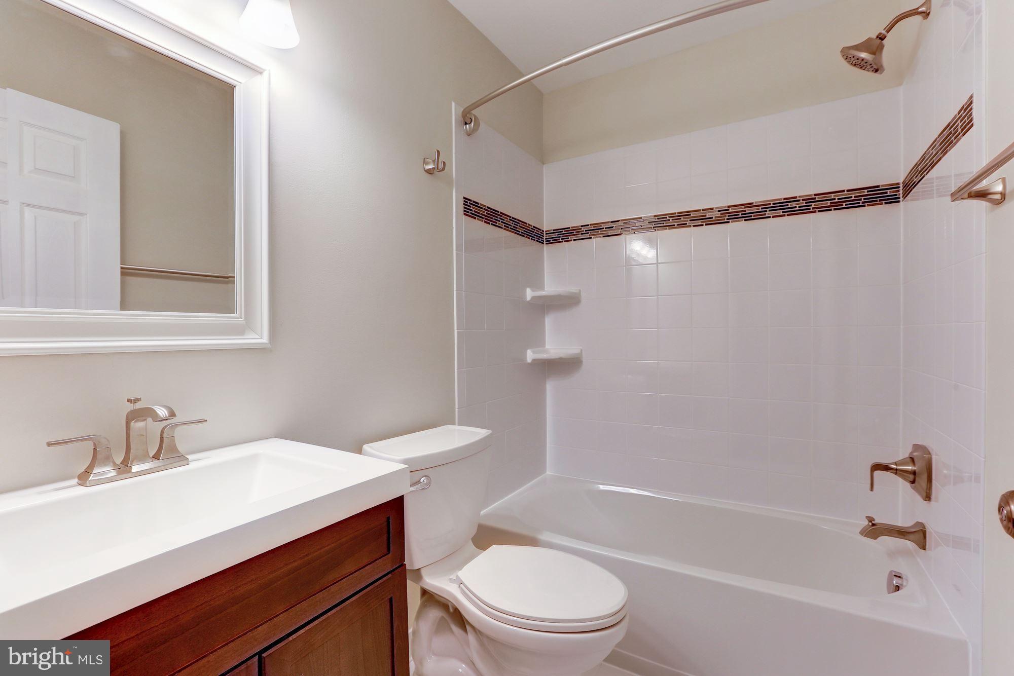 19608 Mosby Way Poolesville, MD 20837 - Photo 41 of 47 a bathroom with a sink a mirror toilet and bathtub