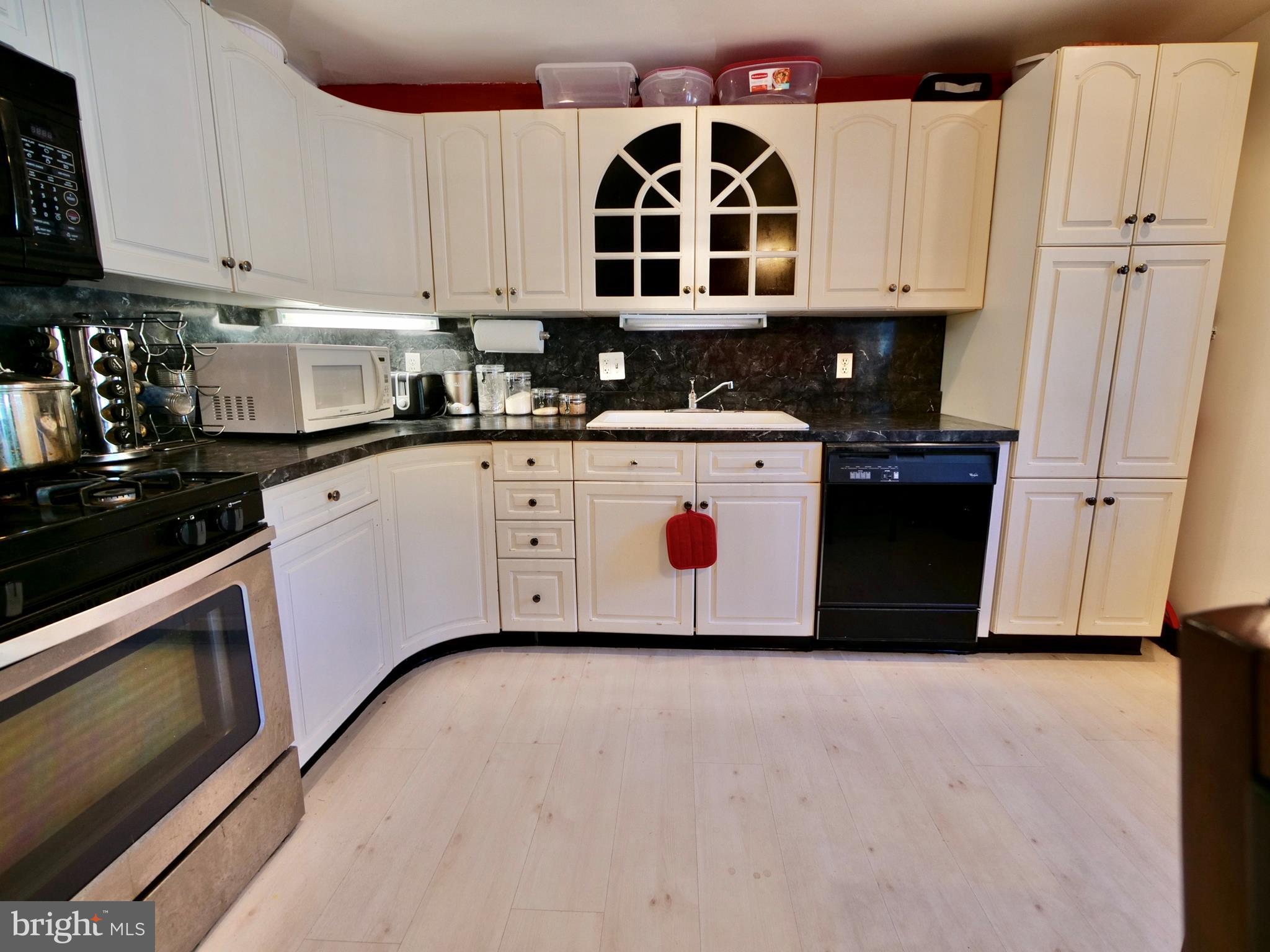 7 Arbor Lea Road Lansdowne, PA 19050 - Photo 13 of 32 KITCHEN