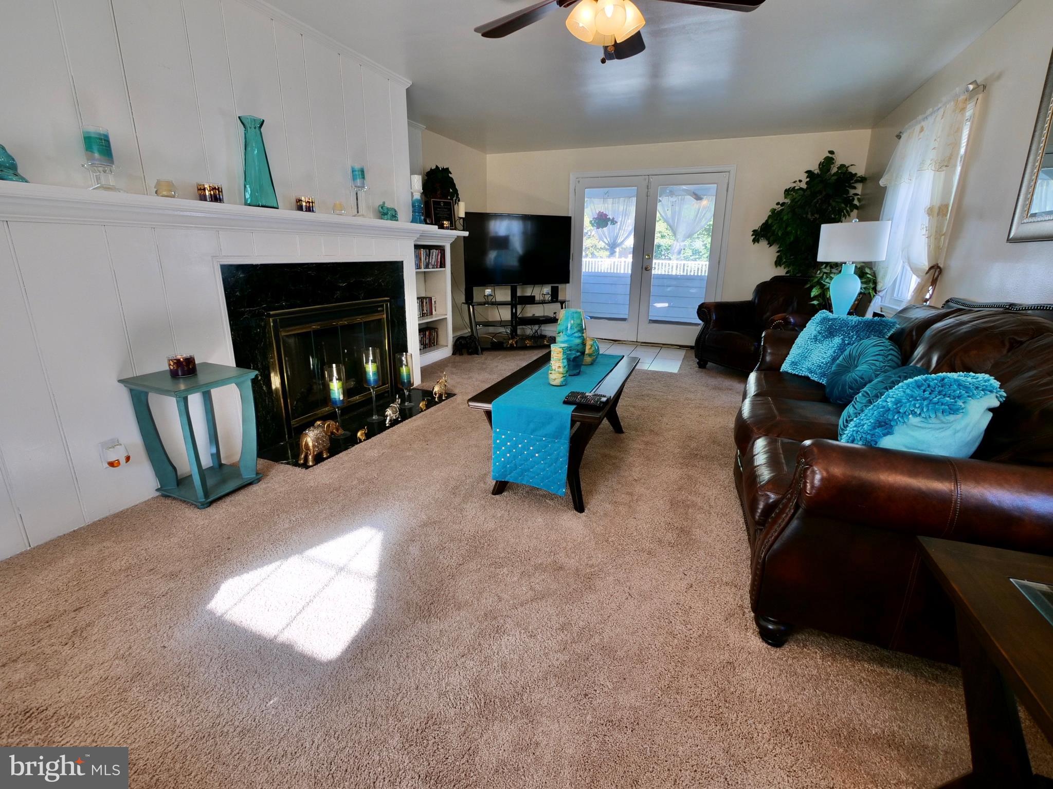 7 Arbor Lea Road Lansdowne, PA 19050 - Photo 4 of 32 LIVING ROOM
