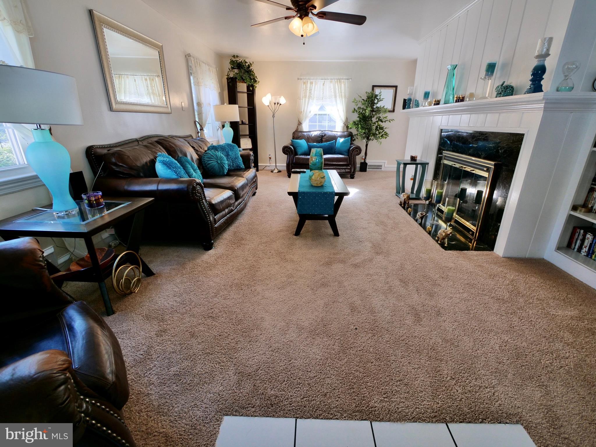 7 Arbor Lea Road Lansdowne, PA 19050 - Photo 6 of 32 LIVING ROOM