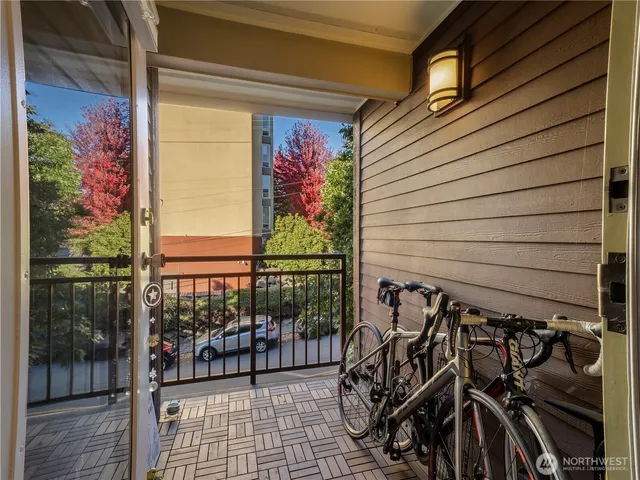 $425,000 | 8745 Greenwood Avenue North, Unit 311, Seattle, WA 98103