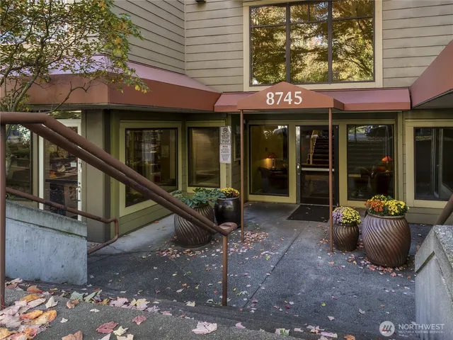 $425,000 | 8745 Greenwood Avenue North, Unit 311, Seattle, WA 98103