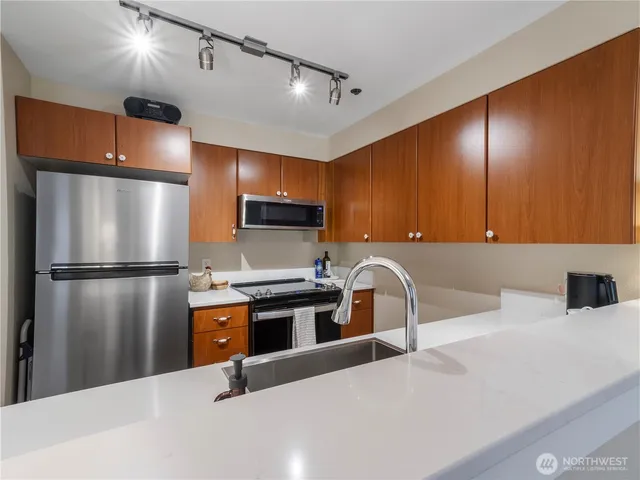 $425,000 | 8745 Greenwood Avenue North, Unit 311, Seattle, WA 98103