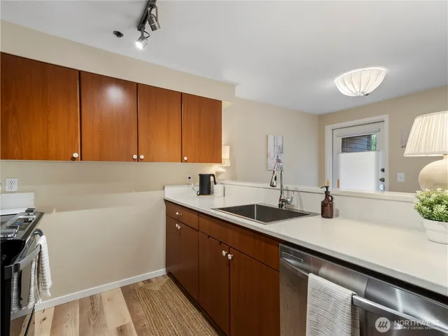 $425,000 | 8745 Greenwood Avenue North, Unit 311, Seattle, WA 98103