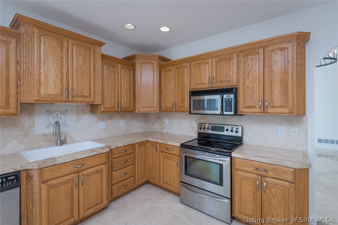 1011 Canyon Road New Albany, IN 47150 - Photo 16 of 85