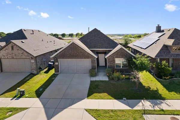 $2,450 | 4805 Cleves Avenue, Aubrey, TX 76227