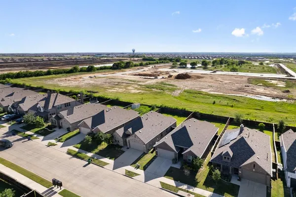 $2,450 | 4805 Cleves Avenue, Aubrey, TX 76227