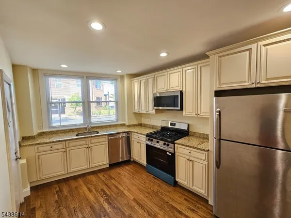 $1,795 | 410 Rahway Avenue, Unit 414, Westfield, NJ 07090