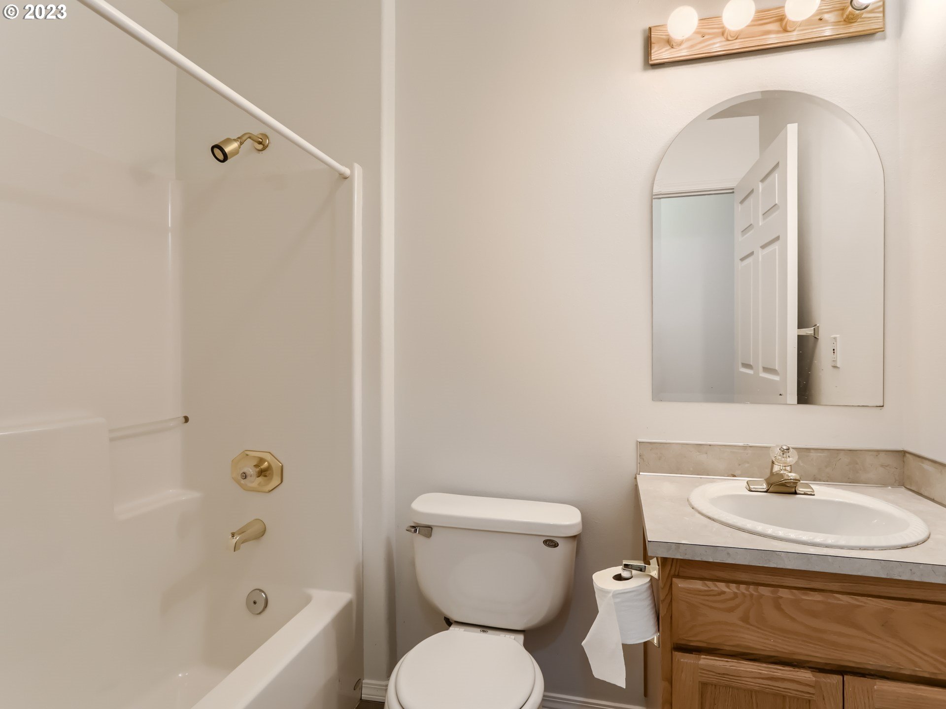 35400 Southeast Smith Road Corbett, OR 97019 - Photo 23 of 38 Bathroom