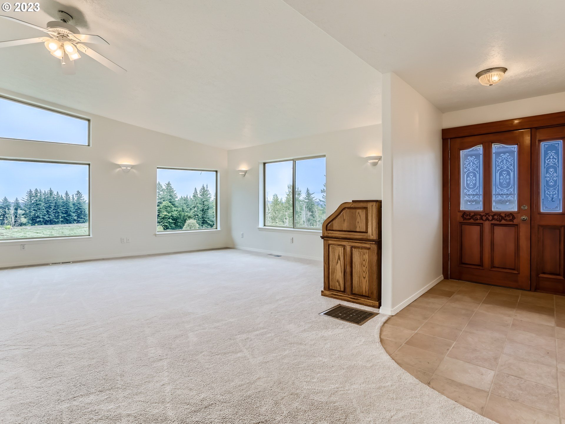 35400 Southeast Smith Road Corbett, OR 97019 - Photo 8 of 38 Great Room