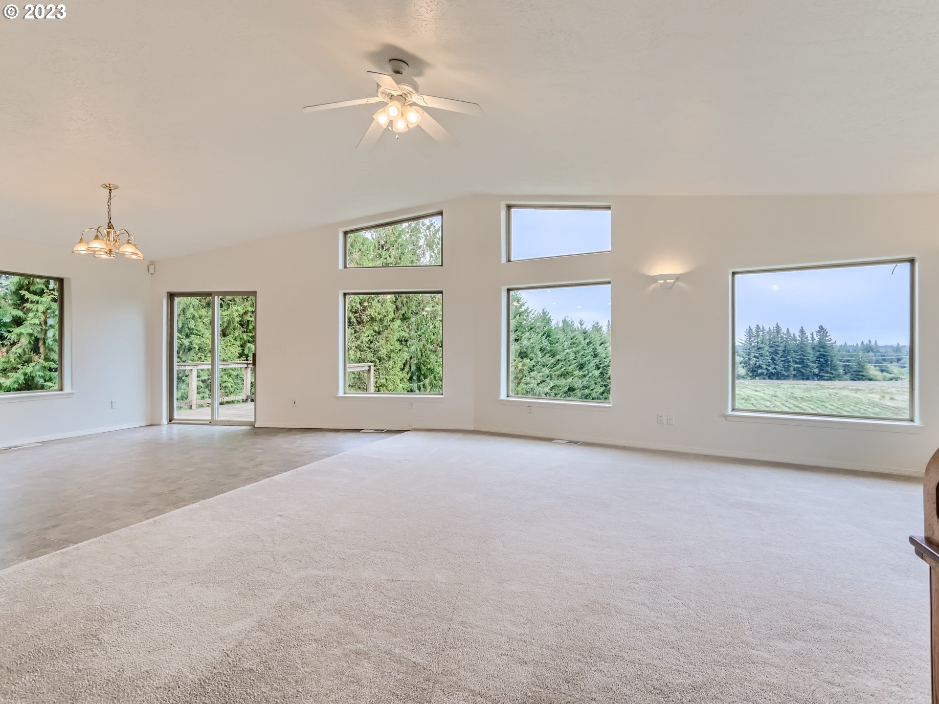 35400 Southeast Smith Road Corbett, OR 97019 - Photo 9 of 38 Great Room