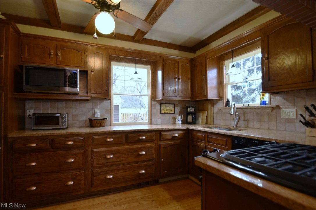 3712 Traver Road Beachwood, OH 44122 - Photo 15 of 43 Beamed ceiling kitchen with great work space