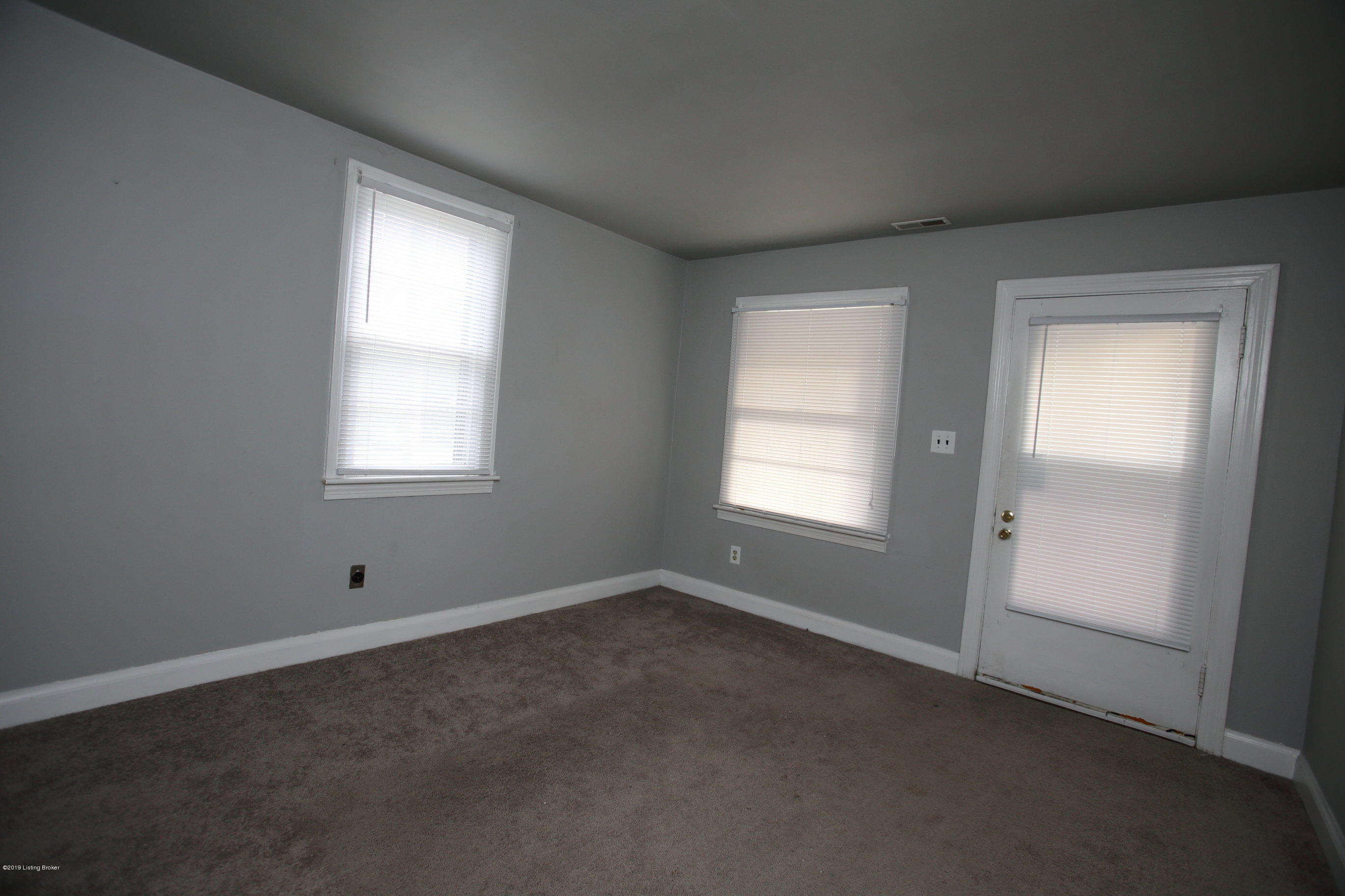 1139 Rammers Avenue Louisville, KY 40204 - Photo 7 of 31 Living Room