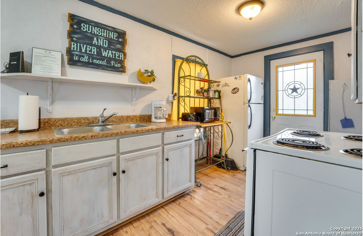 28149 Highway 83 Concan, TX 78838 - Photo 5 of 14