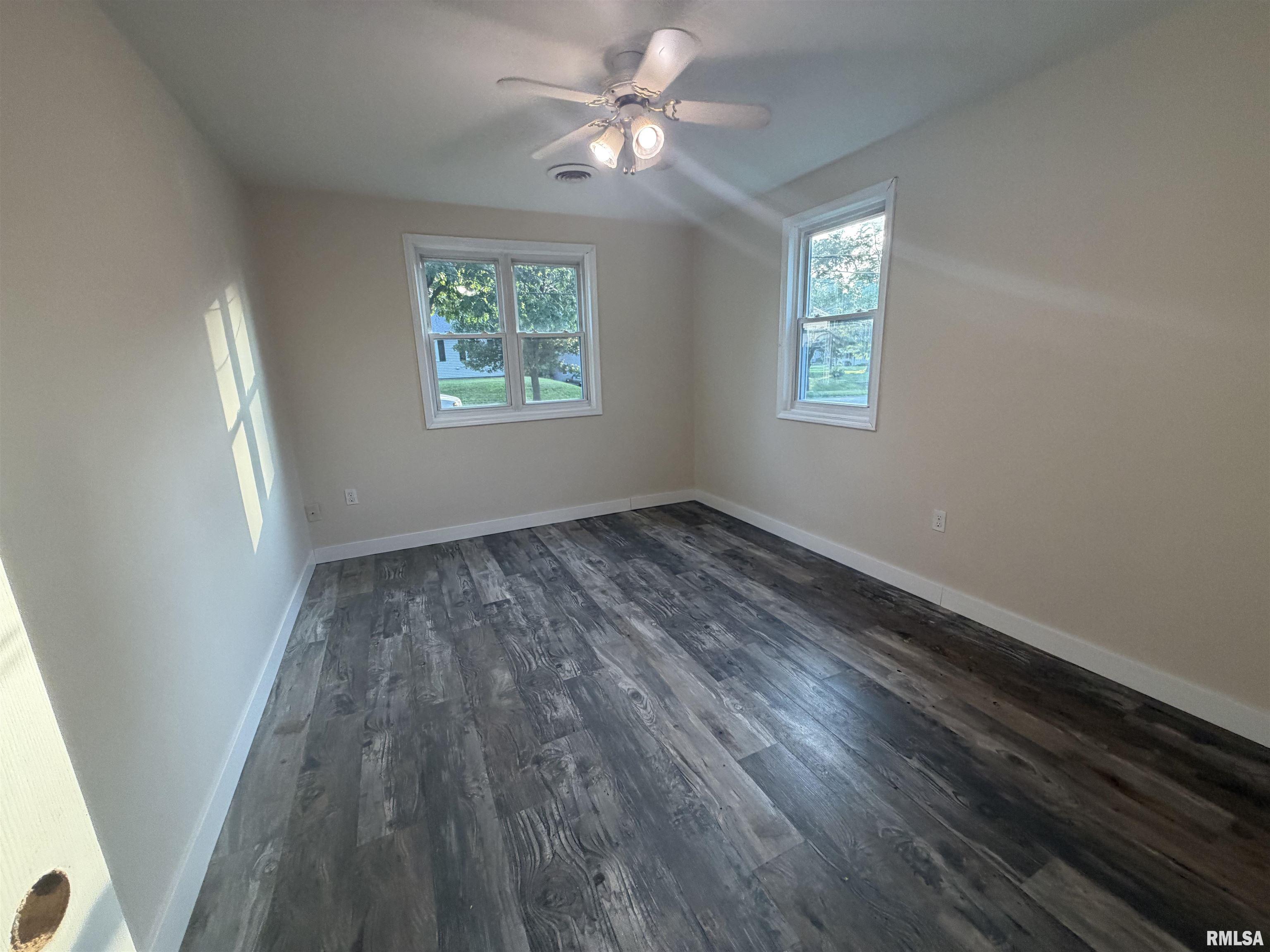 405 Grant Road Marquette Heights, IL 61554 - Photo 7 of 46