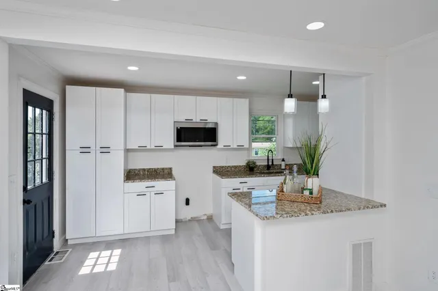 $275,000 | 105 Foxhall Court, Easley, SC 29640