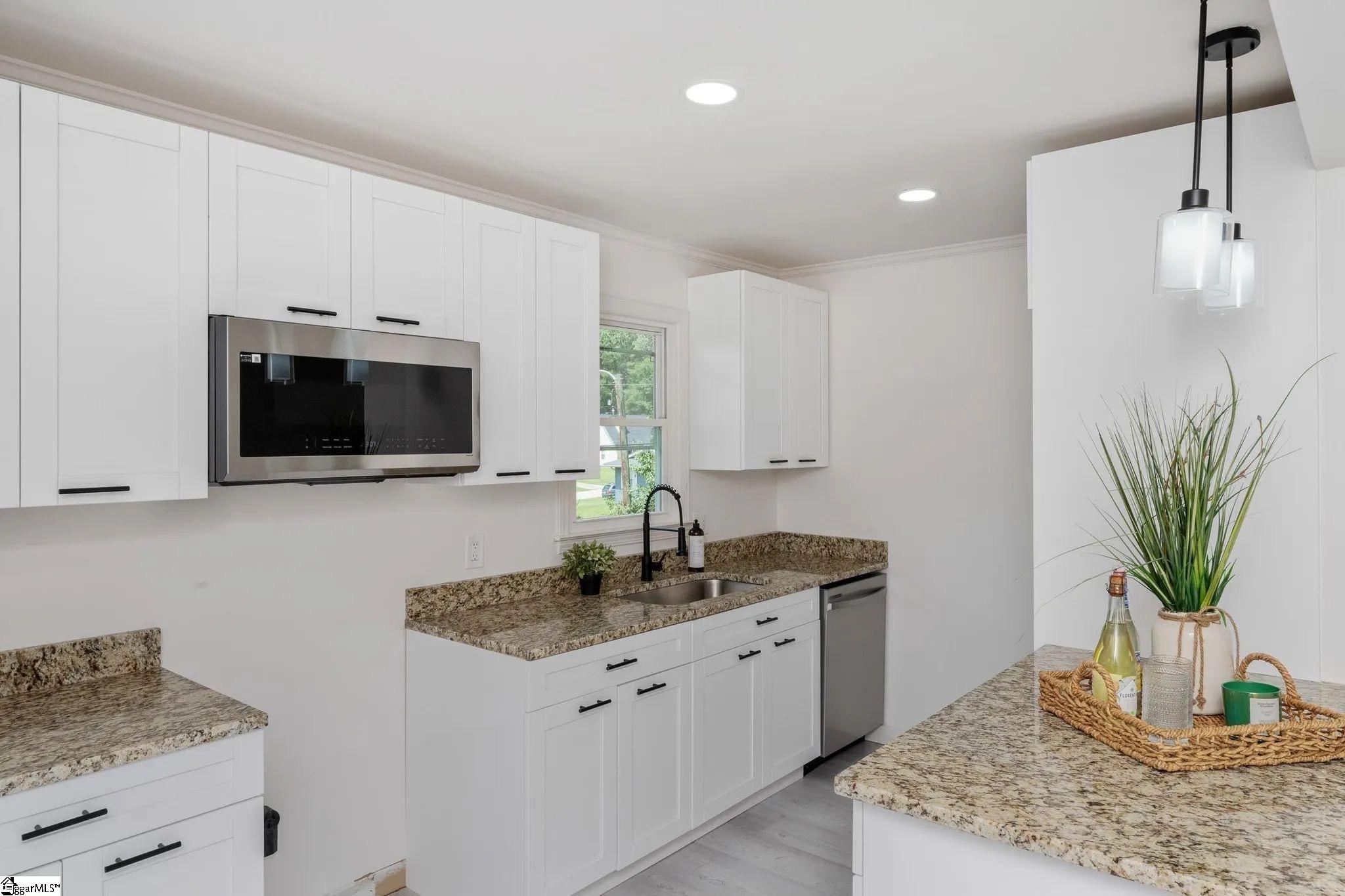 105 Foxhall Court Easley, SC 29640 - Photo 7 of 33