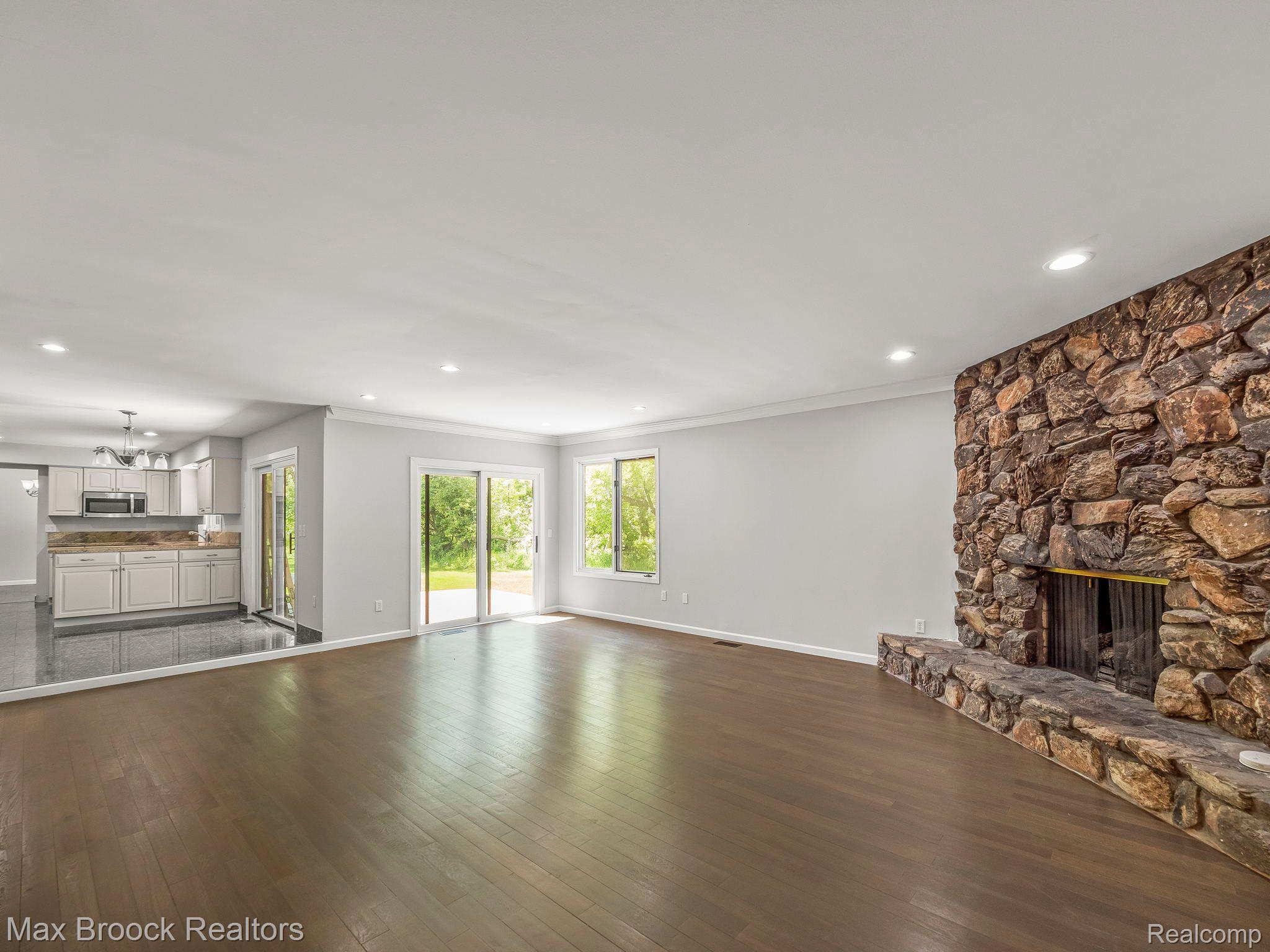 31171 Country Ridge Circle Farmington, MI 48331 - Photo 14 of 42 Great Room