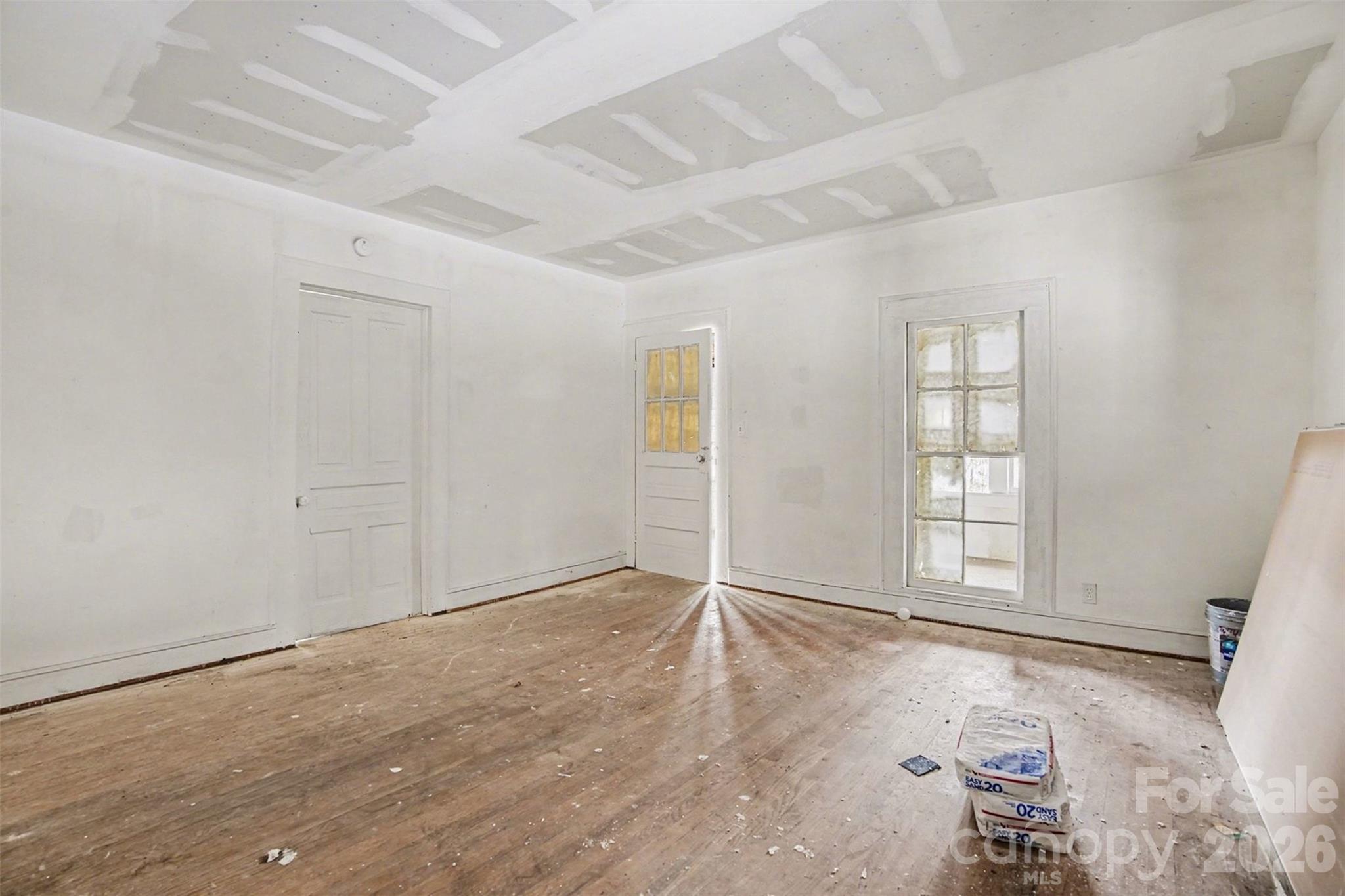 540 South Halifax Street Mount Pleasant, NC 28124 - Photo 13 of 34 an empty room with windows