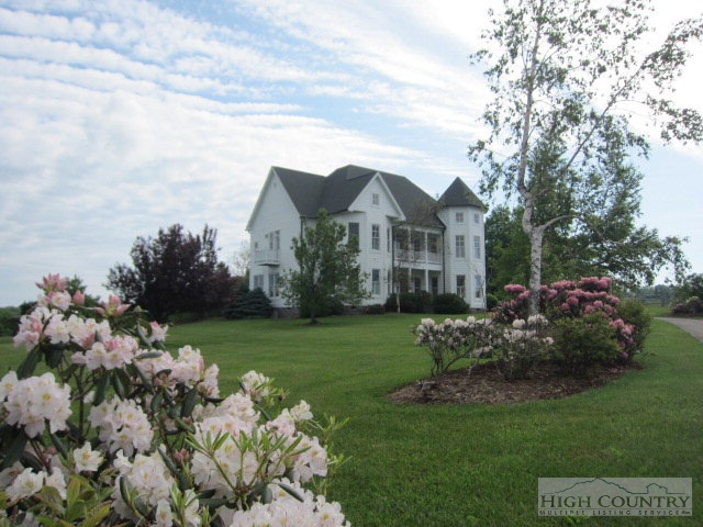 299 Blackberry Road Boone, NC 28607 - Photo 2 of 40 Gallery Image 2
