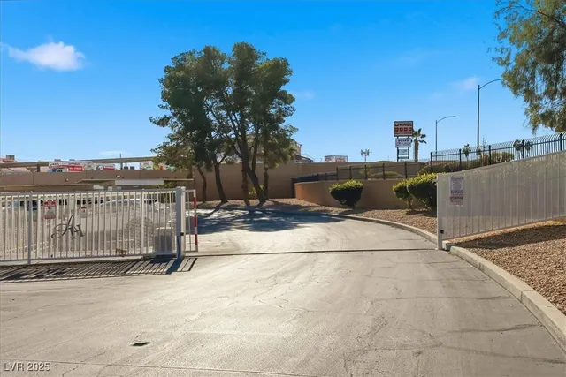 $1,000 | 5114 South Jones Boulevard, Unit 202, Las Vegas, NV 89118