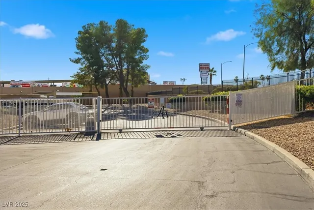 $1,000 | 5114 South Jones Boulevard, Unit 202, Las Vegas, NV 89118