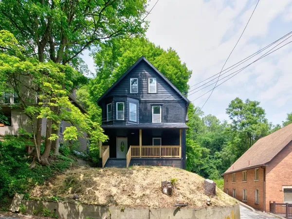 $250,000 | 910 Main Street, Aliquippa, PA 15001